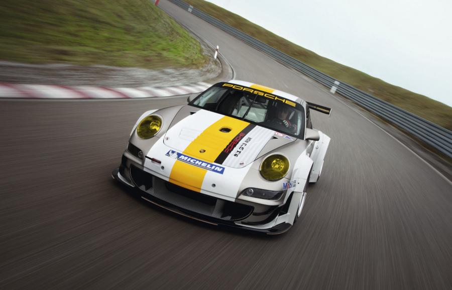  Porsche 911 GT3 RSR 2011 года  (фото 8 из 24)
